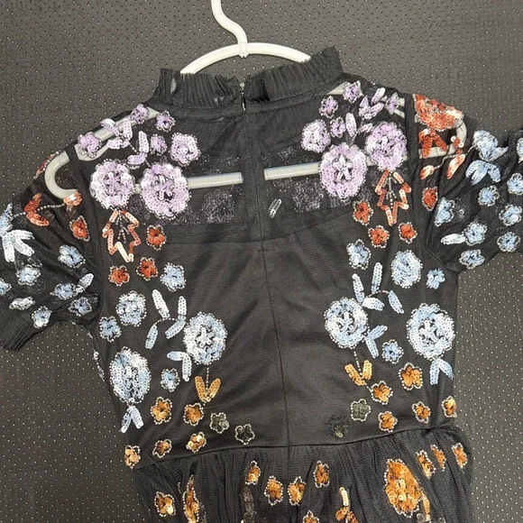 Elegant Black Floral Sequined Formal Dress - Picture 5 of 6